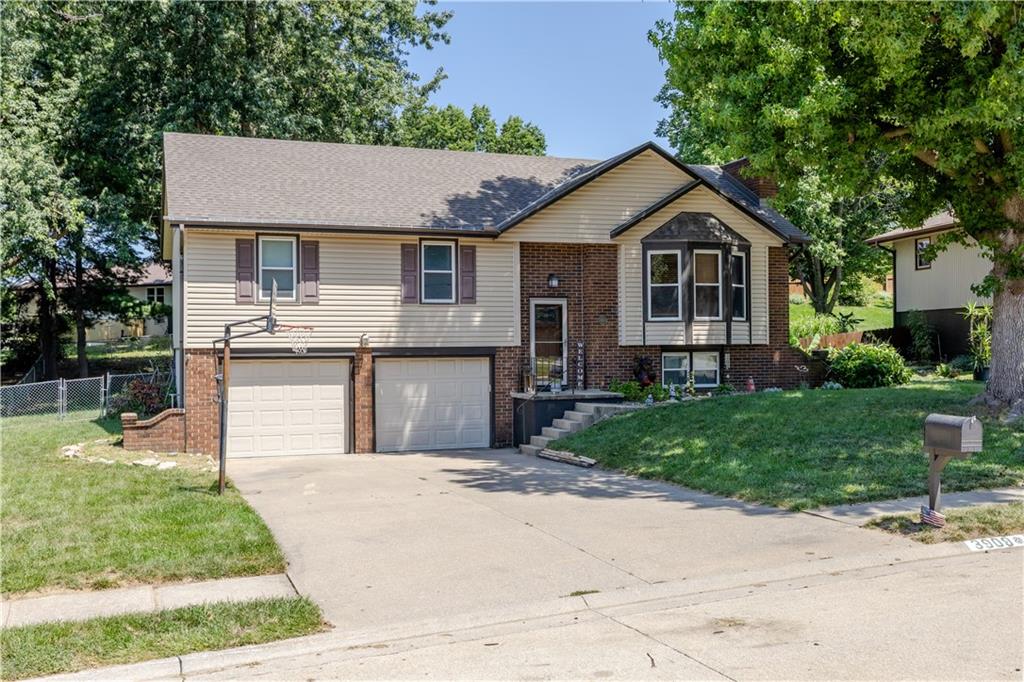 Photo 2 of 3909 W Haverill Drive