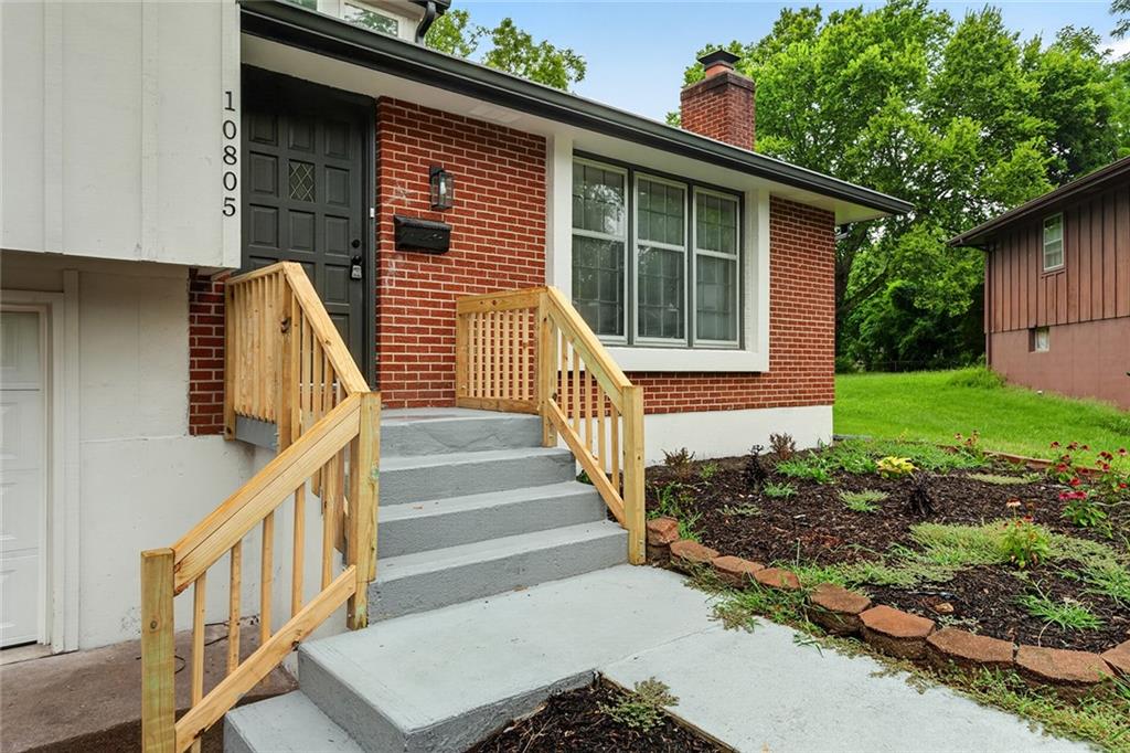 Photo 3 of 10805 E 65th Street