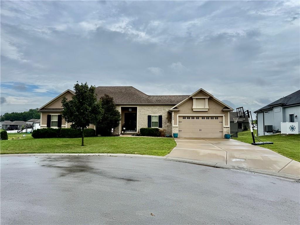 Photo of 703 SW Eagle Drive in Oak Grove, MO
