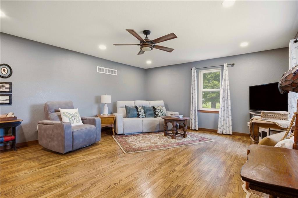 Photo 6 of 409 SW 1200 Road