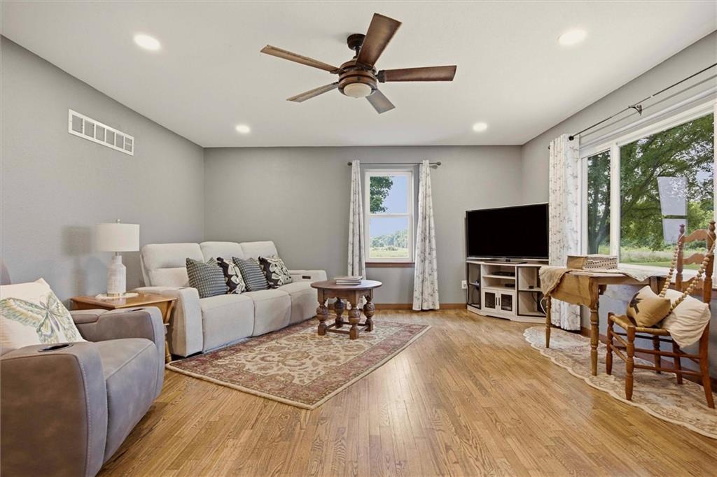 Photo 7 of 409 SW 1200 Road
