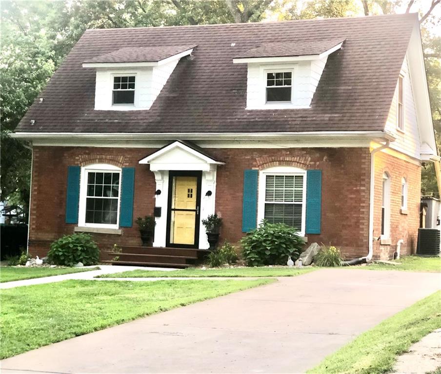 Photo 2 of 534 S Huttig Avenue