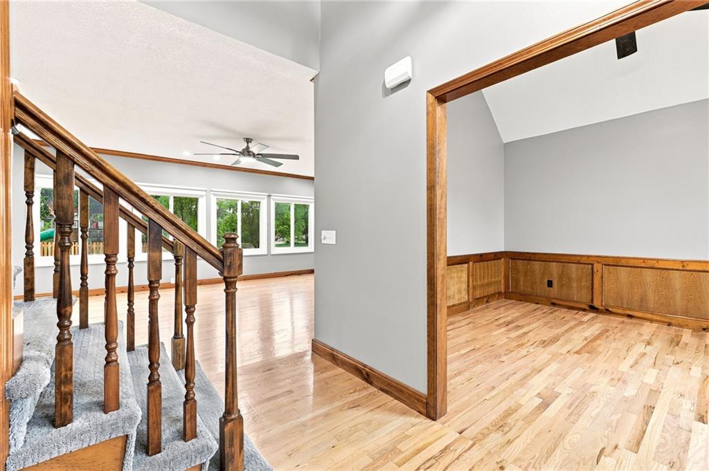 Photo 3 of 608 NE Ashmont Place