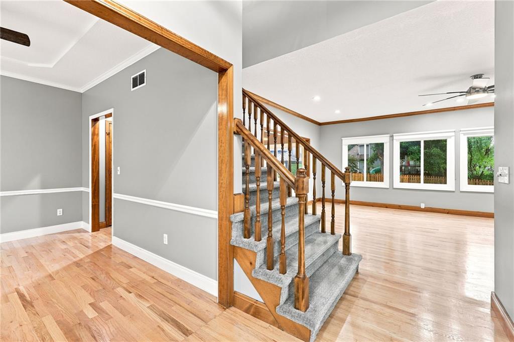 Photo 6 of 608 NE Ashmont Place