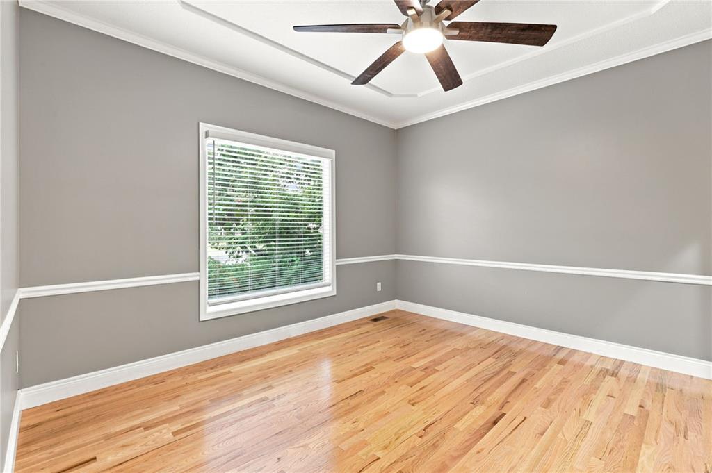 Photo 7 of 608 NE Ashmont Place