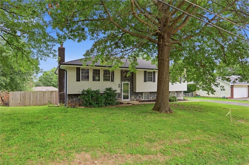 Photo 3 of 1207 S 104 Street