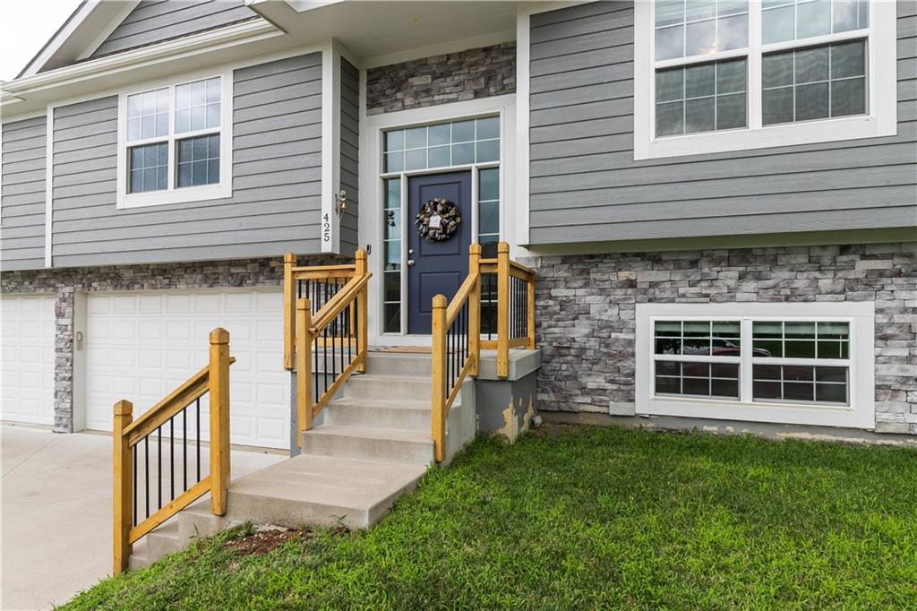 Photo 3 of 425 Spring Branch Drive