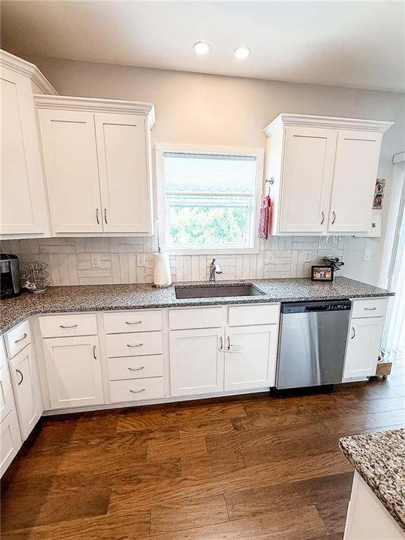 Photo 6 of 4716 Redwood Street