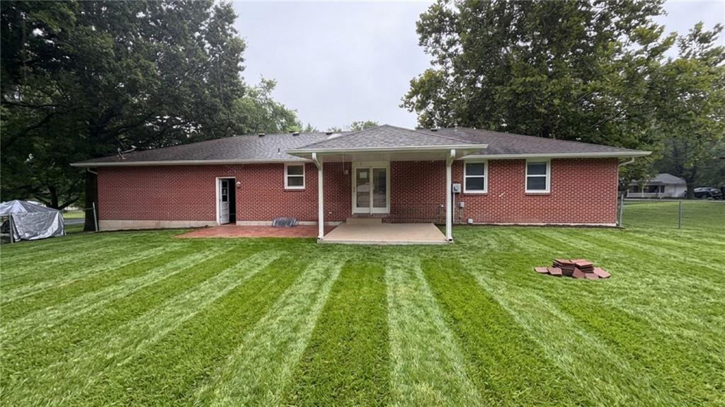Photo 2 of 433 E Elm Street