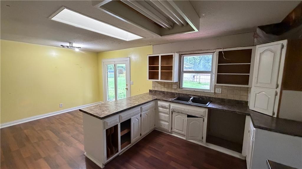 Photo 3 of 433 E Elm Street