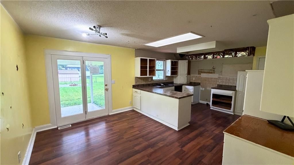 Photo 5 of 433 E Elm Street
