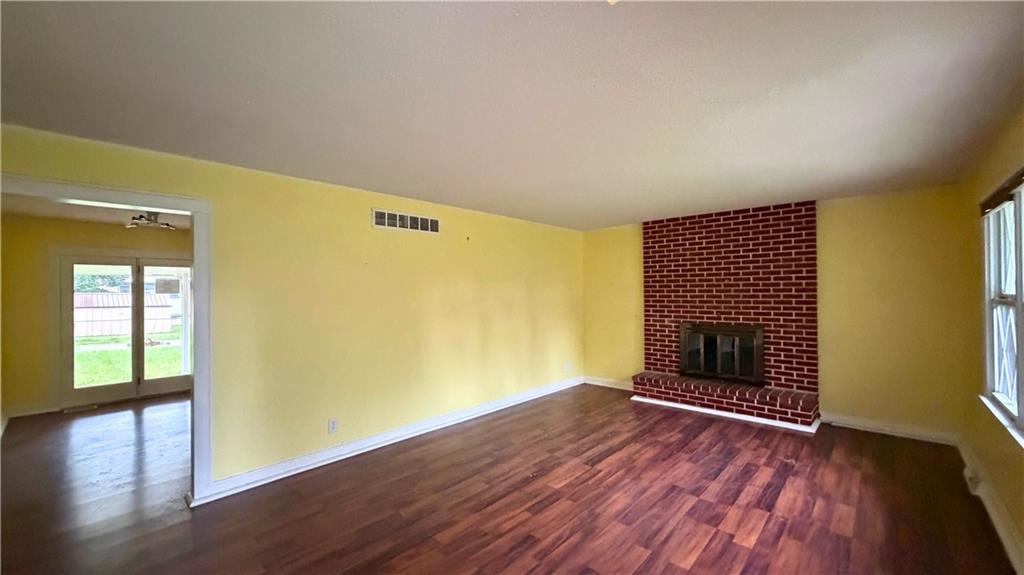 Photo 6 of 433 E Elm Street