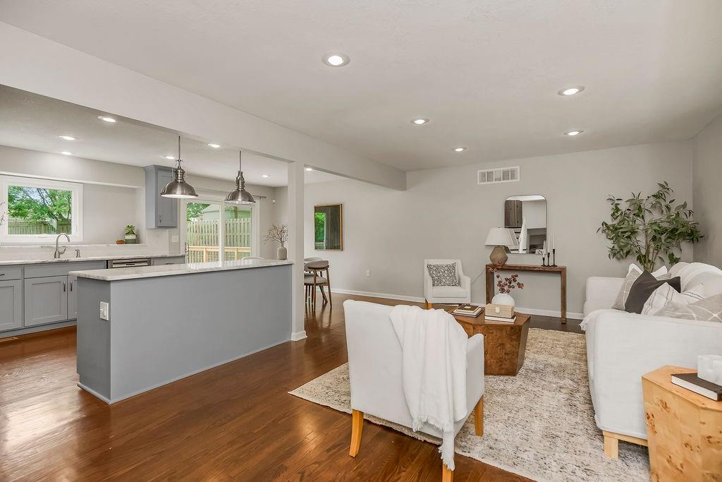 Photo 5 of 9924 Briar Drive