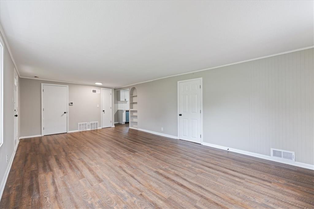 Photo 6 of 705 Yoeke Street