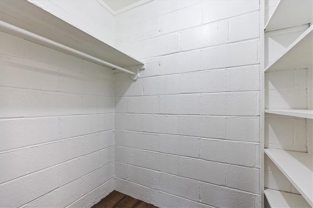 Photo 7 of 705 Yoeke Street