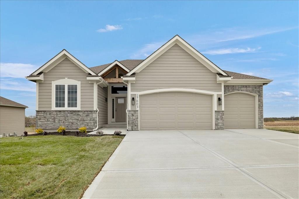 Photo of 17507 Grey Hawke Ridge