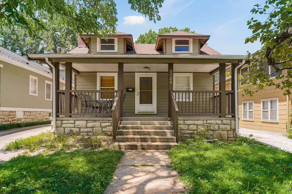 Photo 2 of 5026 VIRGINIA Avenue