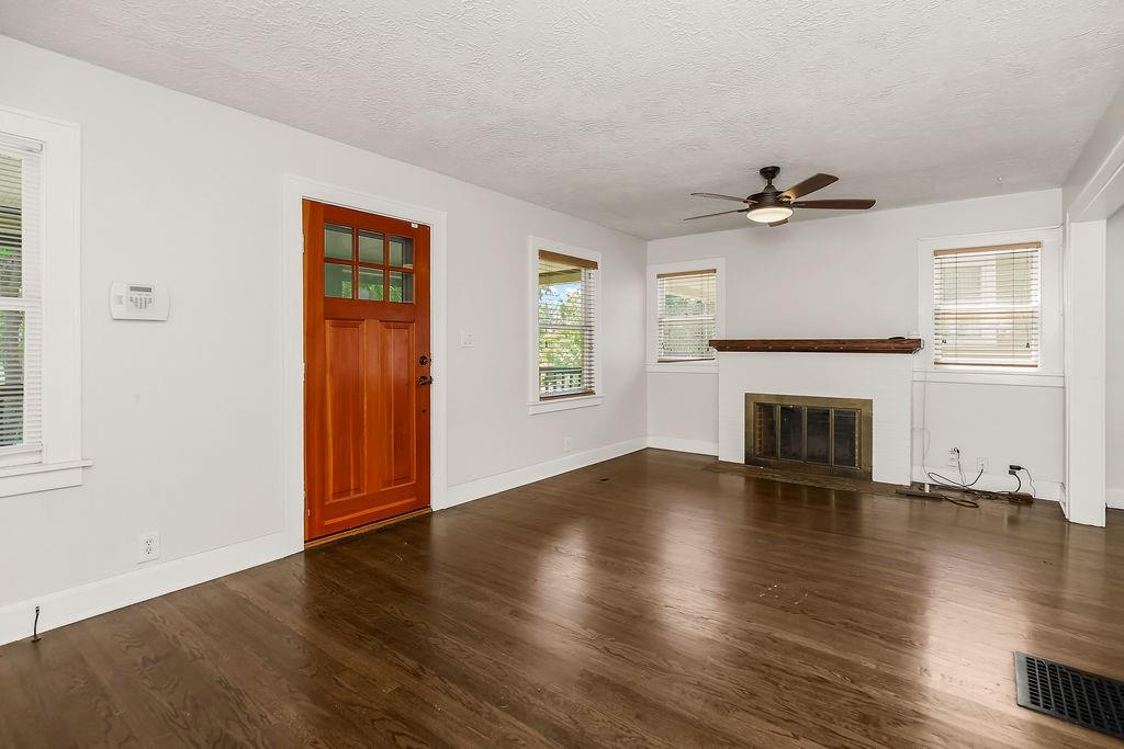Photo 4 of 5026 VIRGINIA Avenue