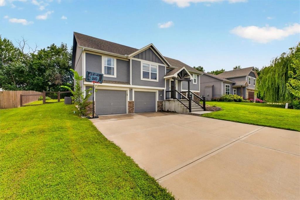 Photo 3 of 16913 Juniper Drive