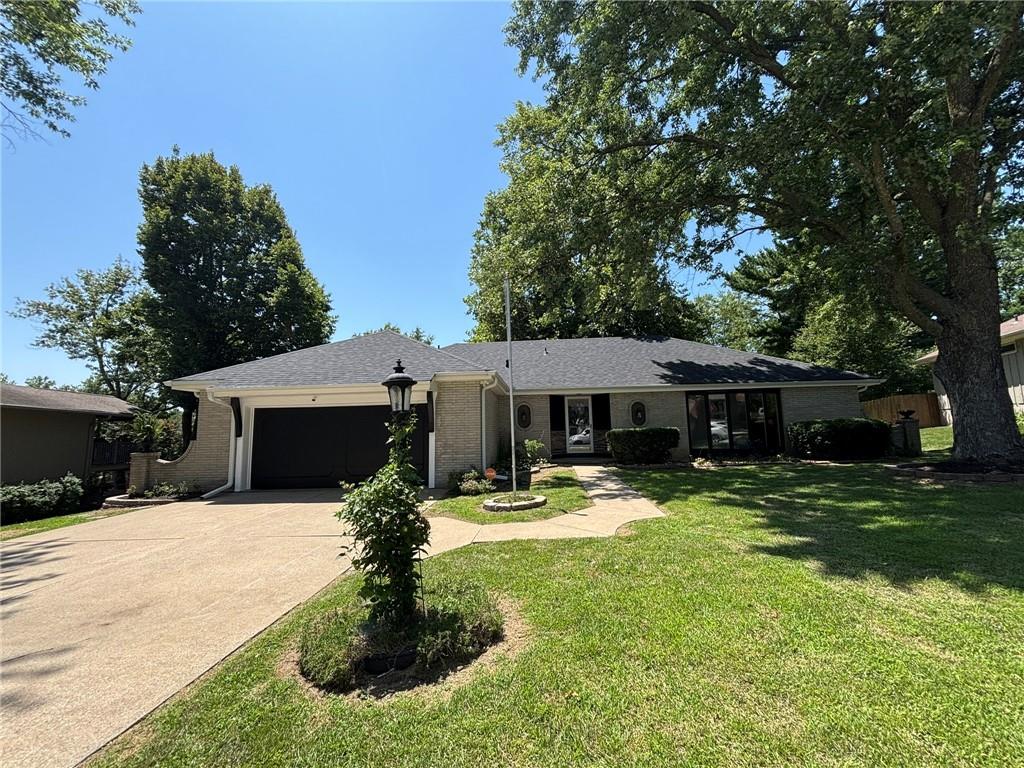 Photo 2 of 4910 Briarwood Lane