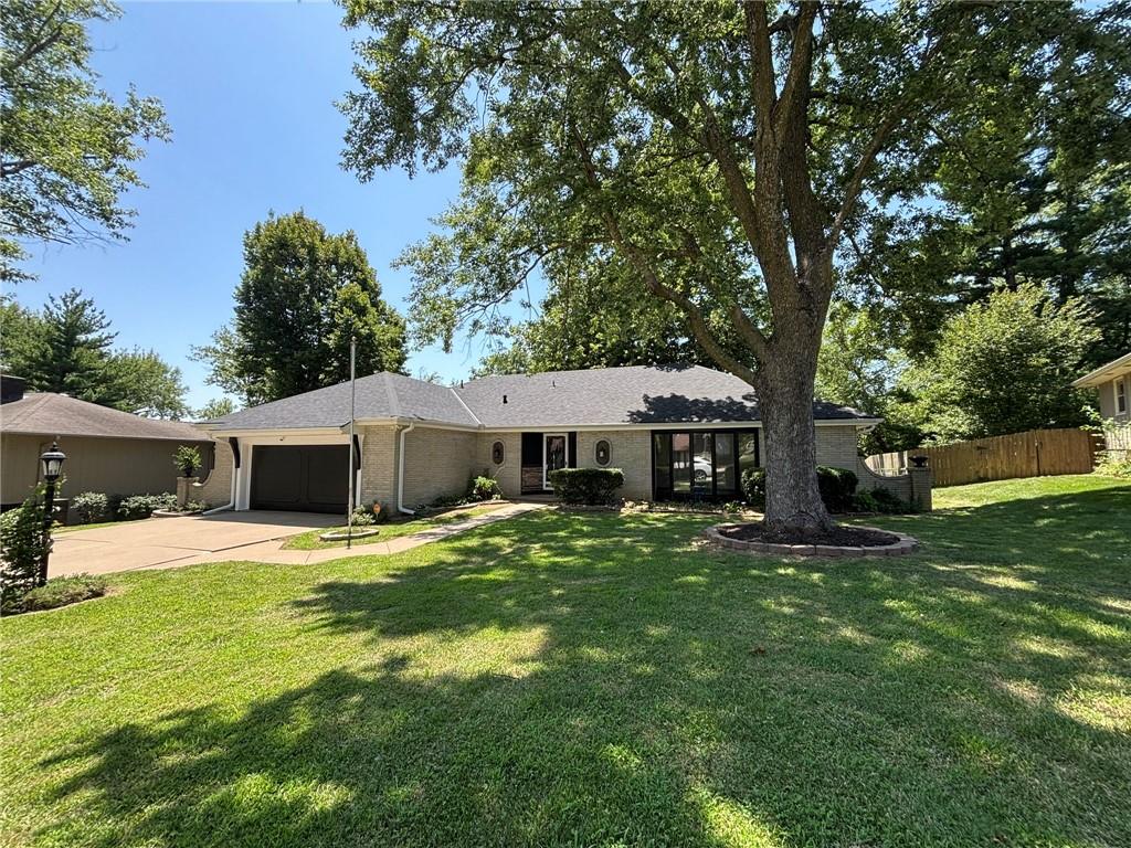 Photo 3 of 4910 Briarwood Lane