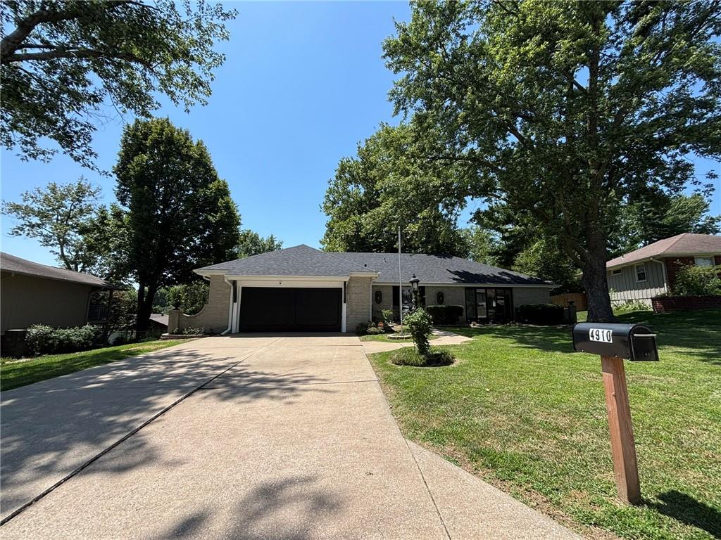 Photo 4 of 4910 Briarwood Lane