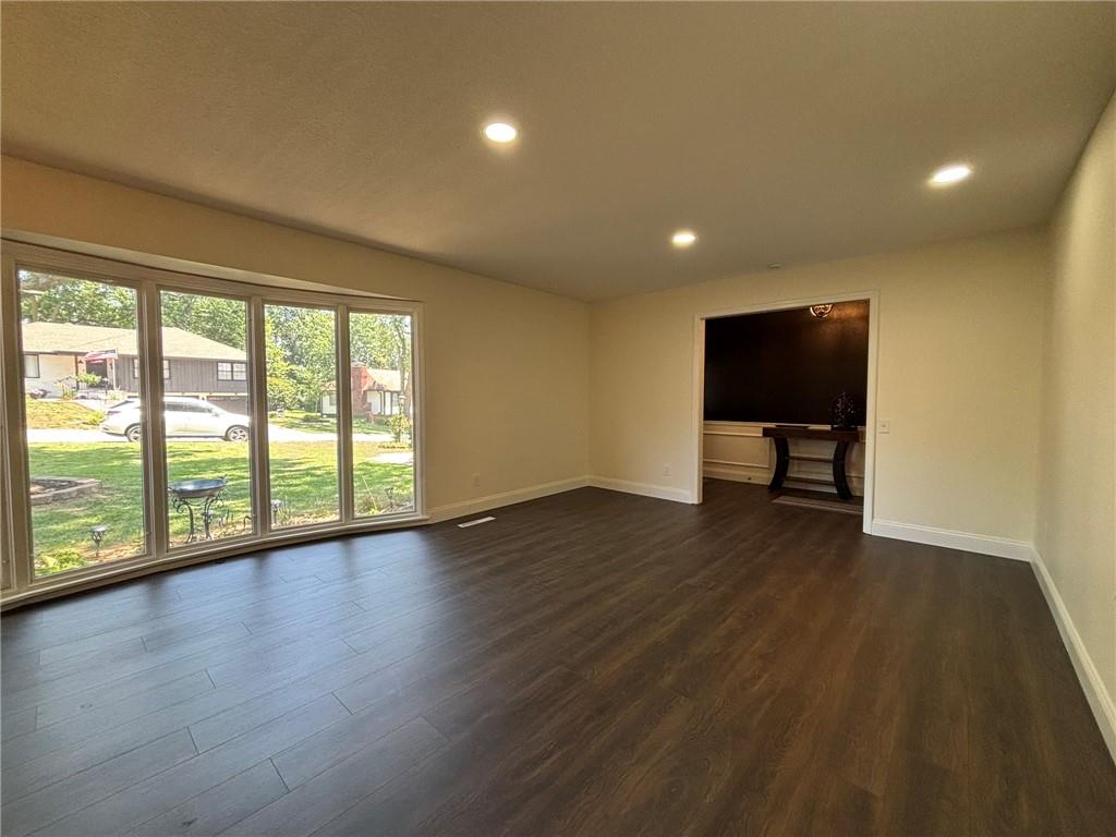 Photo 7 of 4910 Briarwood Lane