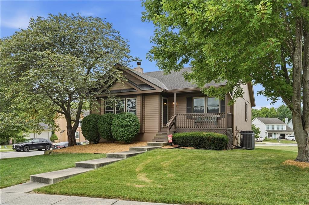 Photo 3 of 6114 N Evans Avenue