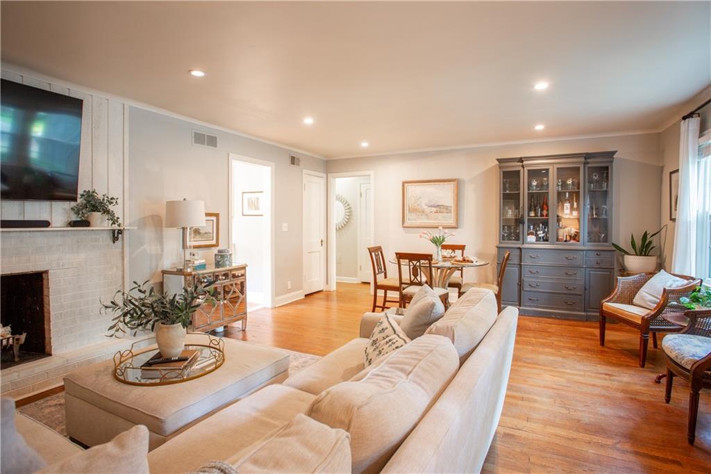 Photo 5 of 6015 DELMAR Street