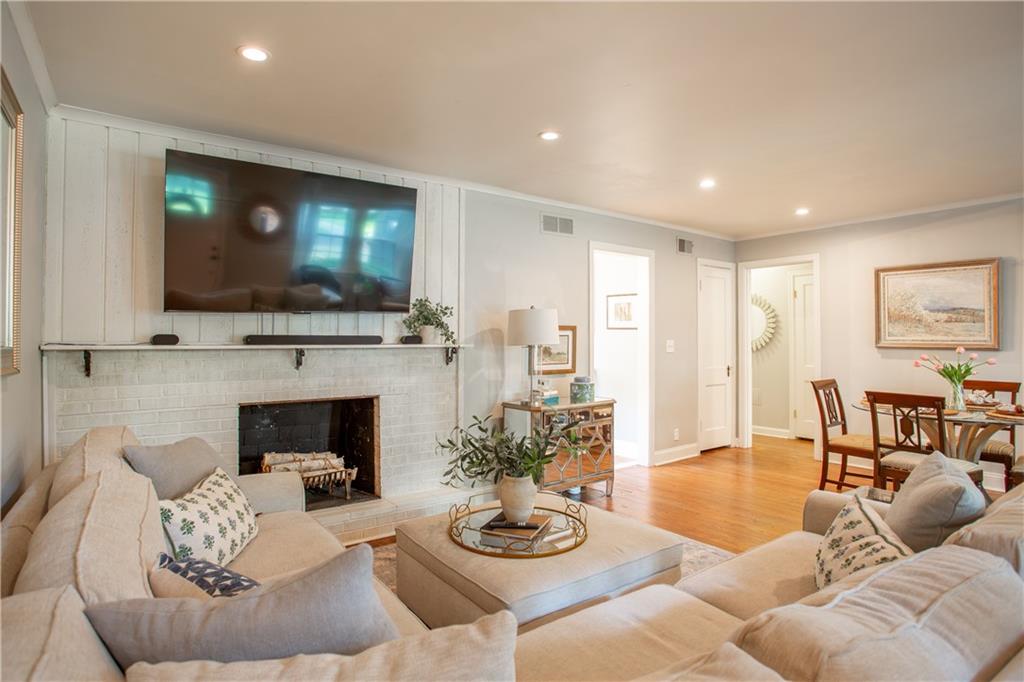 Photo 6 of 6015 DELMAR Street