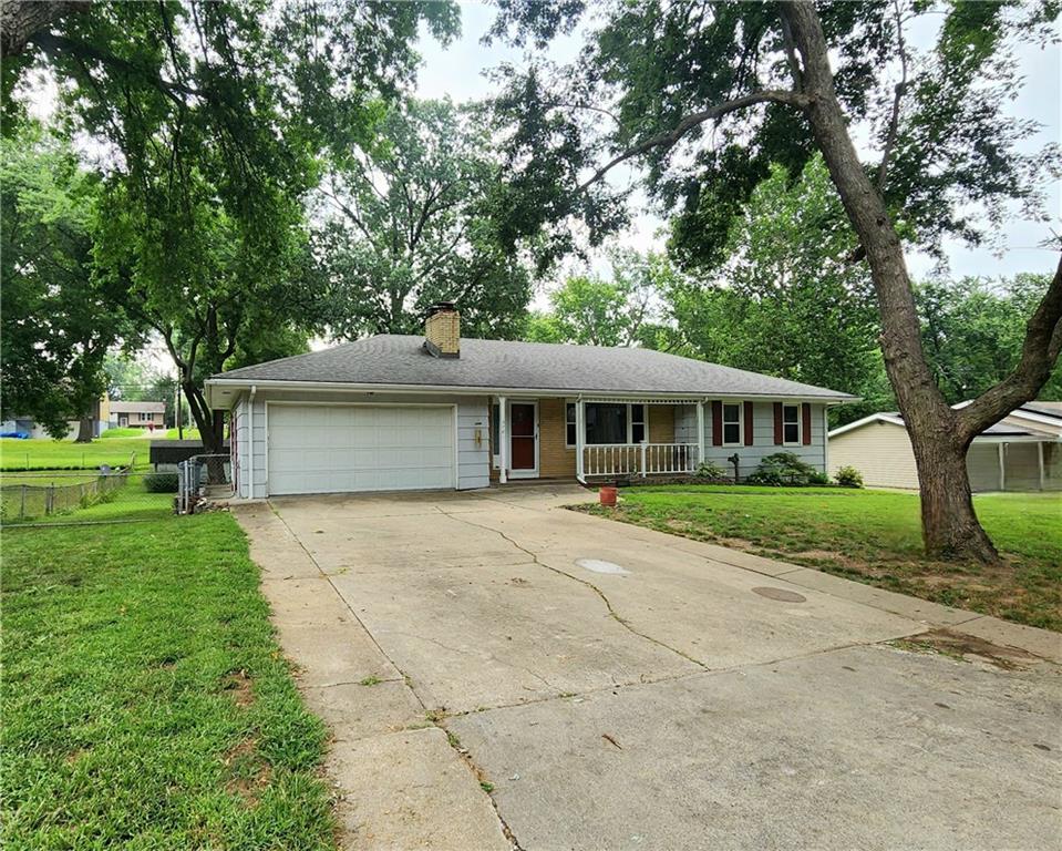Photo 2 of 2701 S Maybrook Avenue