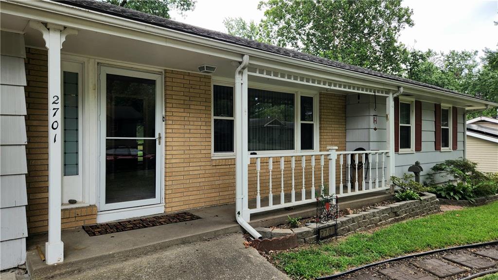 Photo 3 of 2701 S Maybrook Avenue