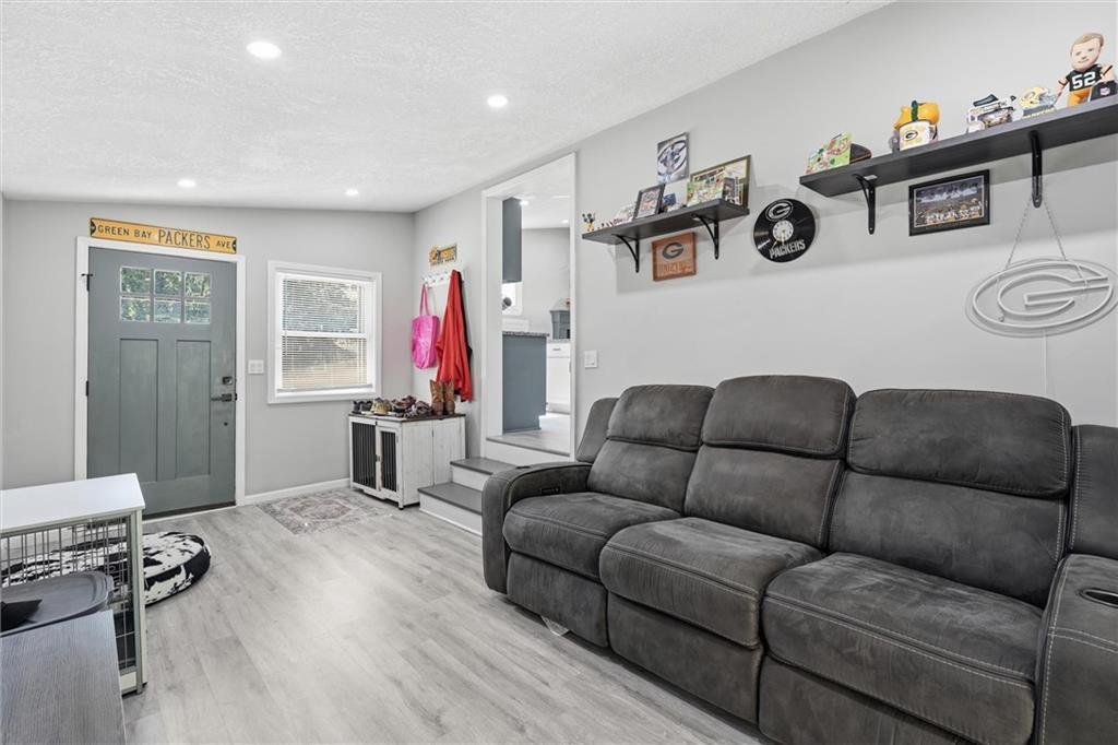 Photo 7 of 1018 S Appleton Avenue