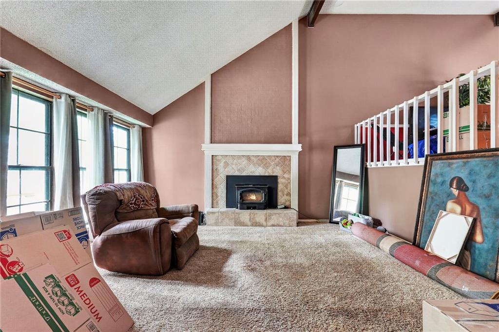 Photo 4 of 110 E Nelson Circle