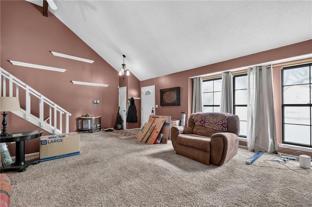 Photo 6 of 110 E Nelson Circle