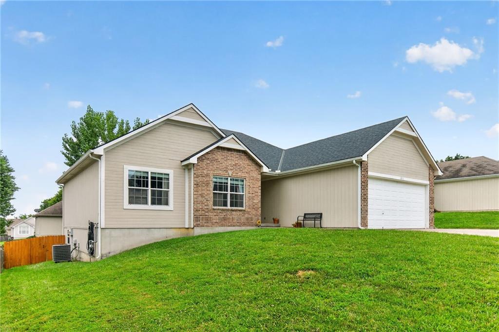 Photo 3 of 1211 NW Baytree Drive