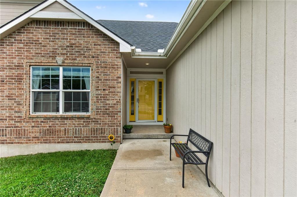 Photo 4 of 1211 NW Baytree Drive