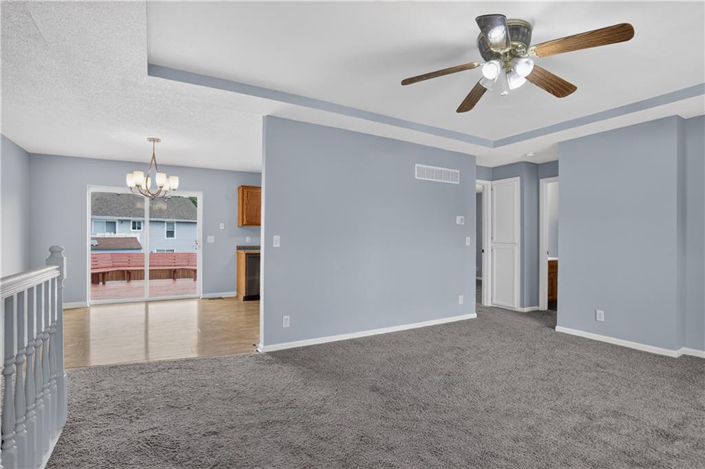 Photo 3 of 806 Garnet Circle