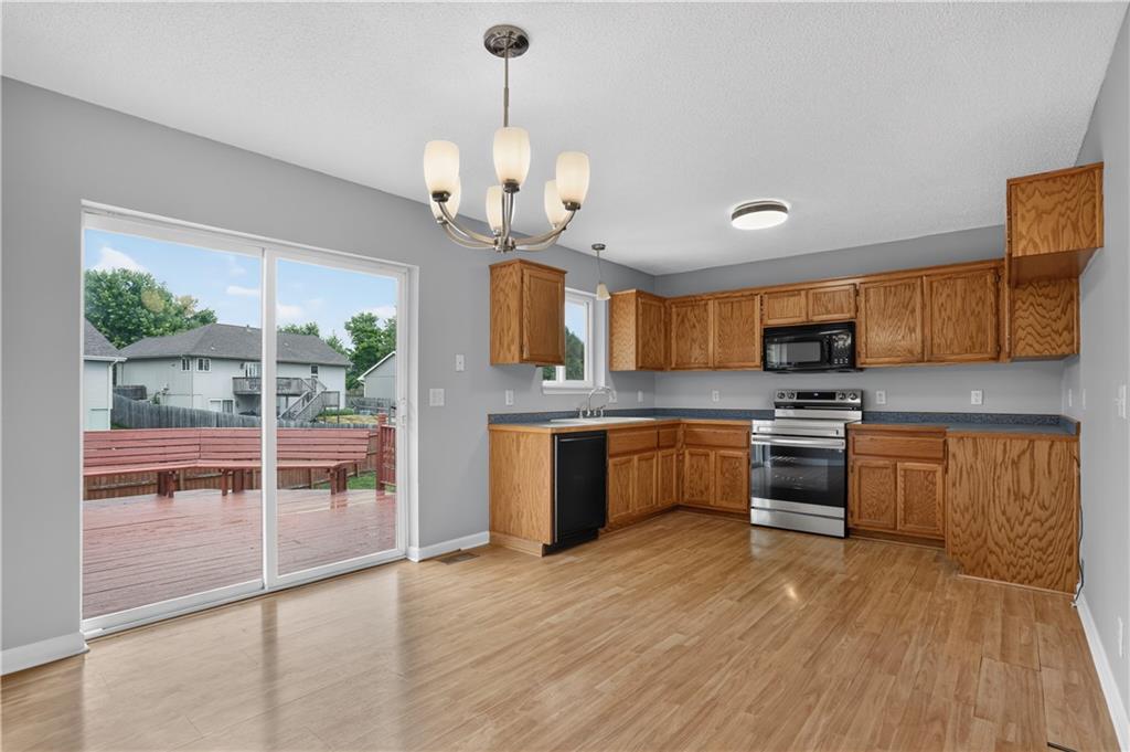 Photo 6 of 806 Garnet Circle
