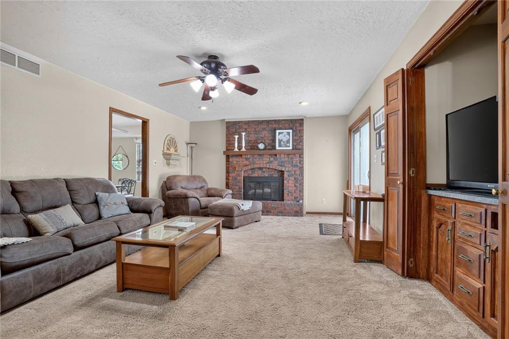 Photo 7 of 408 E Walnut Street