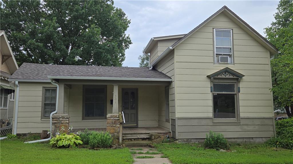 Photo 2 of 501 E Piankishaw Street