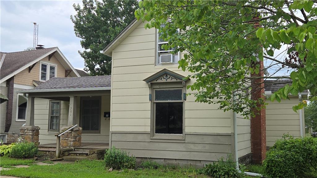 Photo 3 of 501 E Piankishaw Street