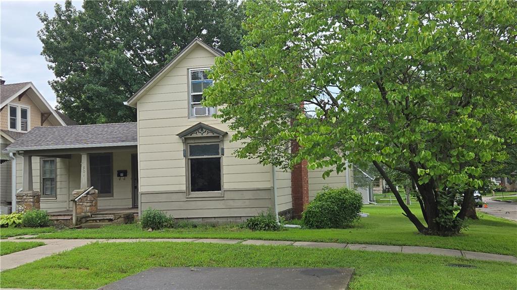 Photo 4 of 501 E Piankishaw Street
