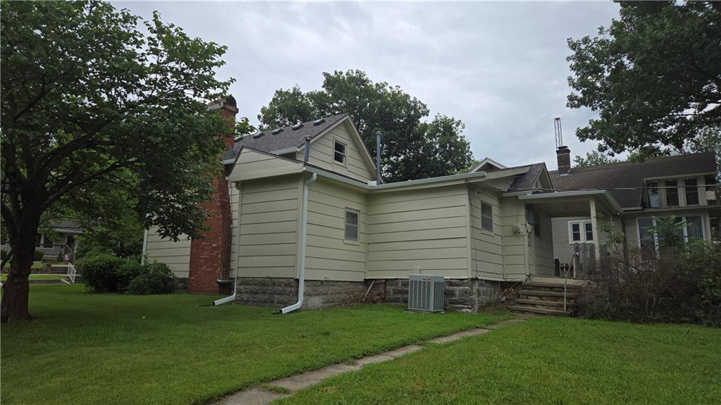 Photo 6 of 501 E Piankishaw Street