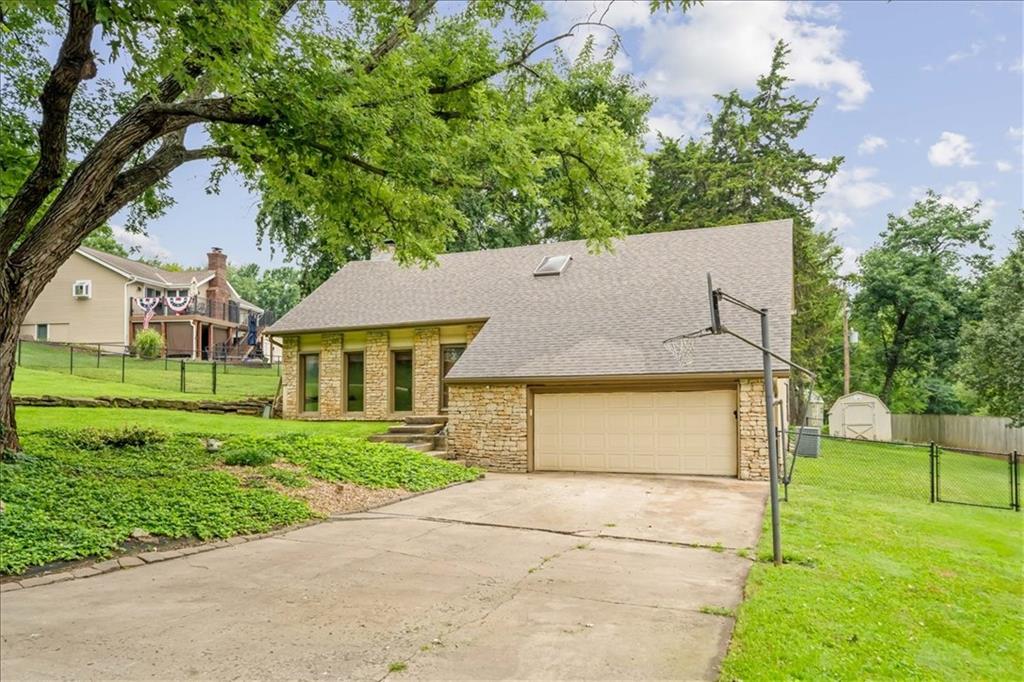 Photo 3 of 6908 Millridge Street