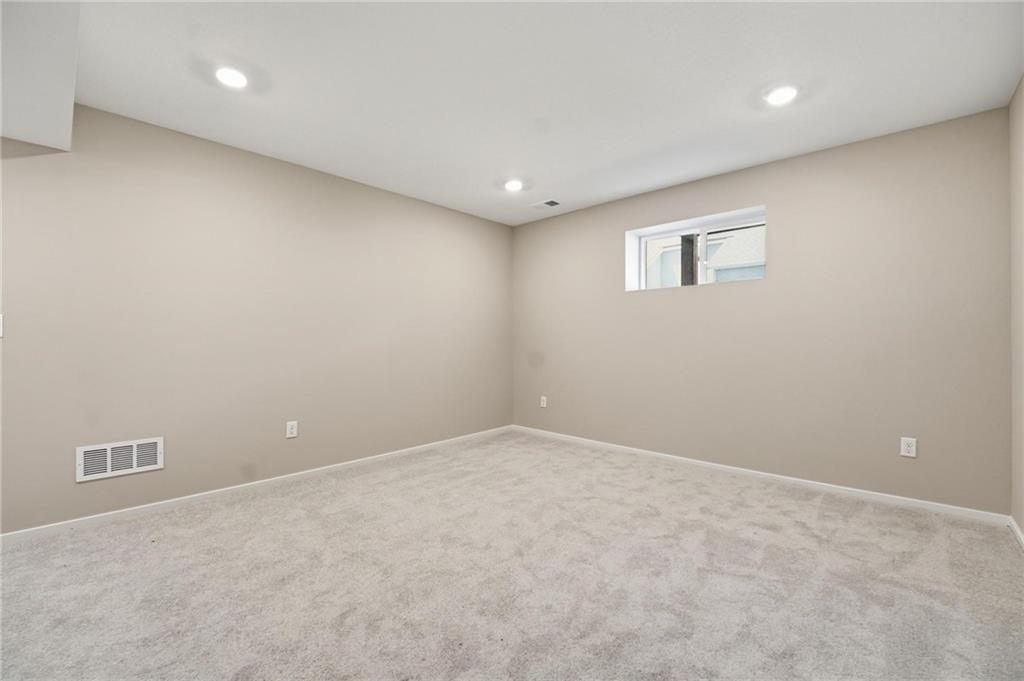 Photo 5 of 1412 S 4th Street E