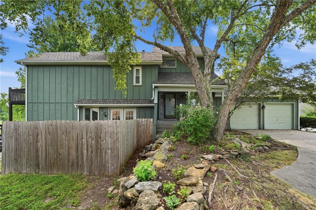 Photo of 701 NE Burning Tree Street