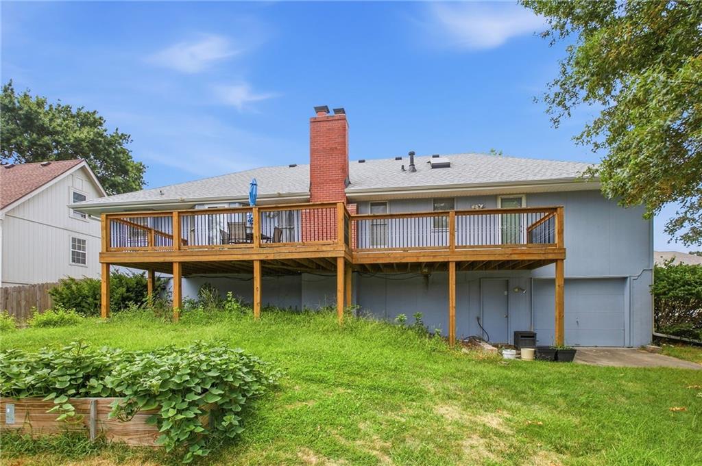 Photo 4 of 813 SW Foxtail Drive