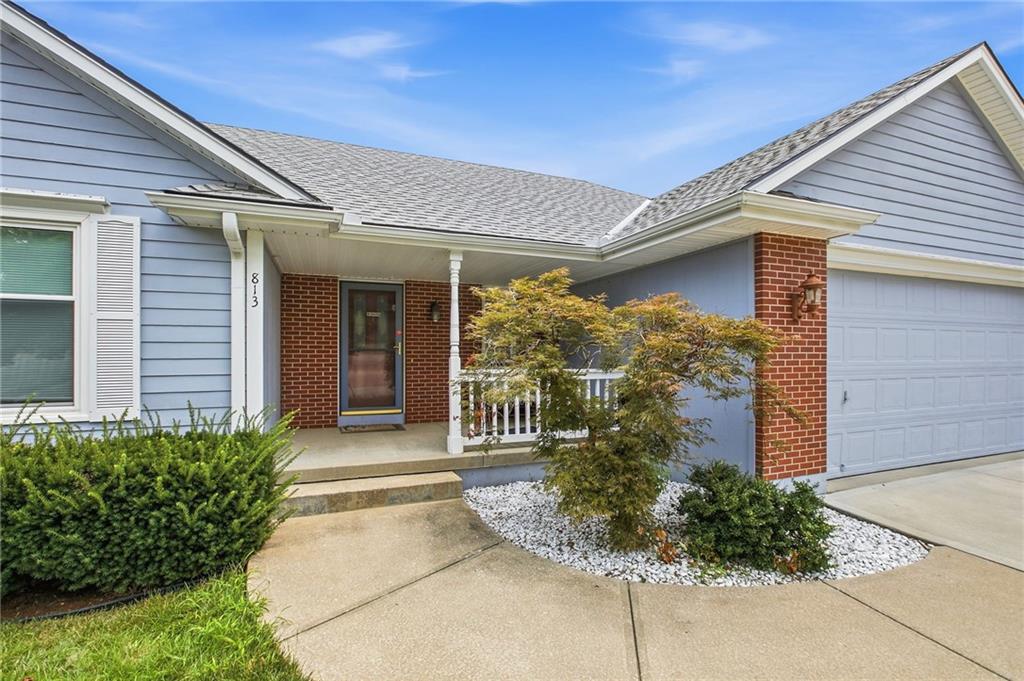 Photo 5 of 813 SW Foxtail Drive
