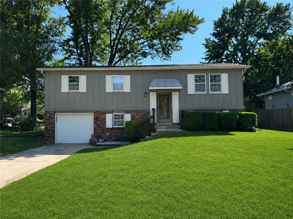 Photo of 1729 W Normandy Drive in Olathe, KS
